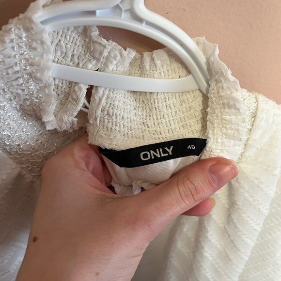 4/$10 ONLY blouse - Picture 2 of 3